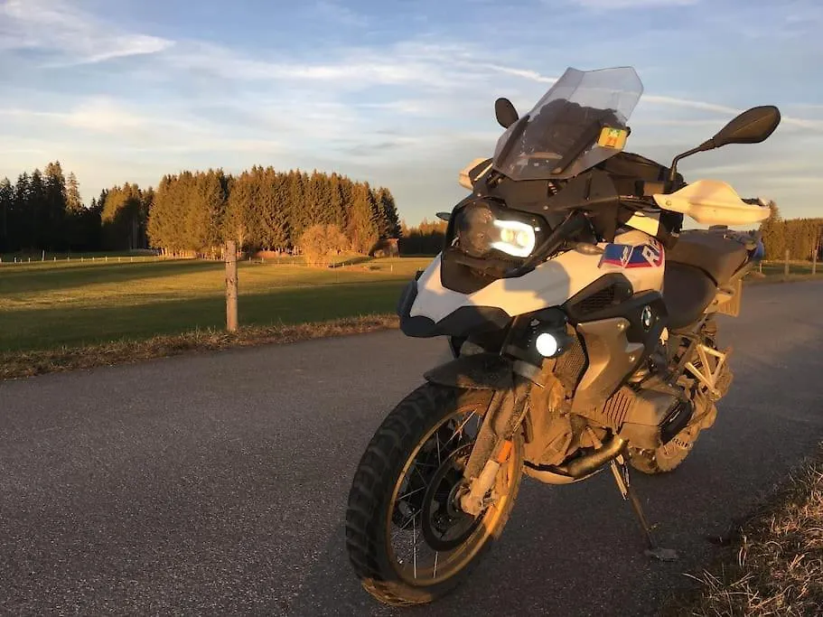 Apart Nordgrat - Buxacher Strasse 23 + Motorradvermietung Memmingen Apartment